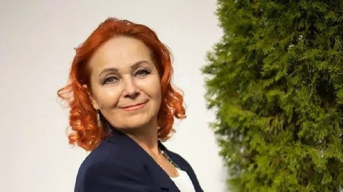 Сергей Ситников поздравил артистку Костромского областного театра кукол с государственной наградой