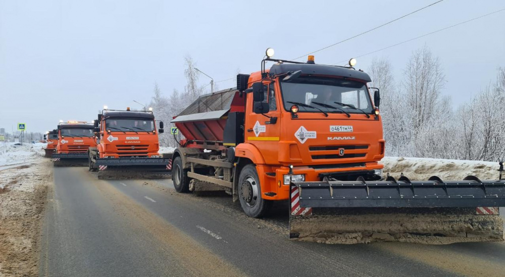 В Костромской области дорожные службы ведут уборку снега 