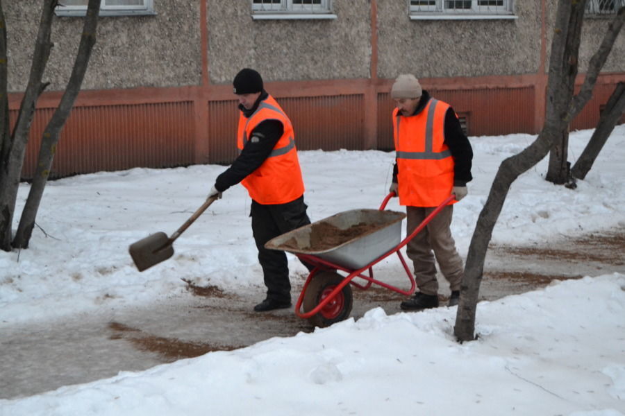 Госжилинспекция выносит предостережения управляющим компаниям за некачественную уборку снега во дворах  