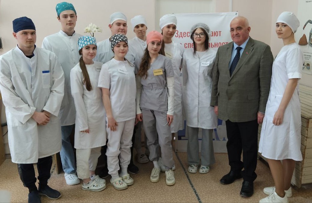 В Шарьинском медицинском колледже набрана группа студентов по специальности зубной врач