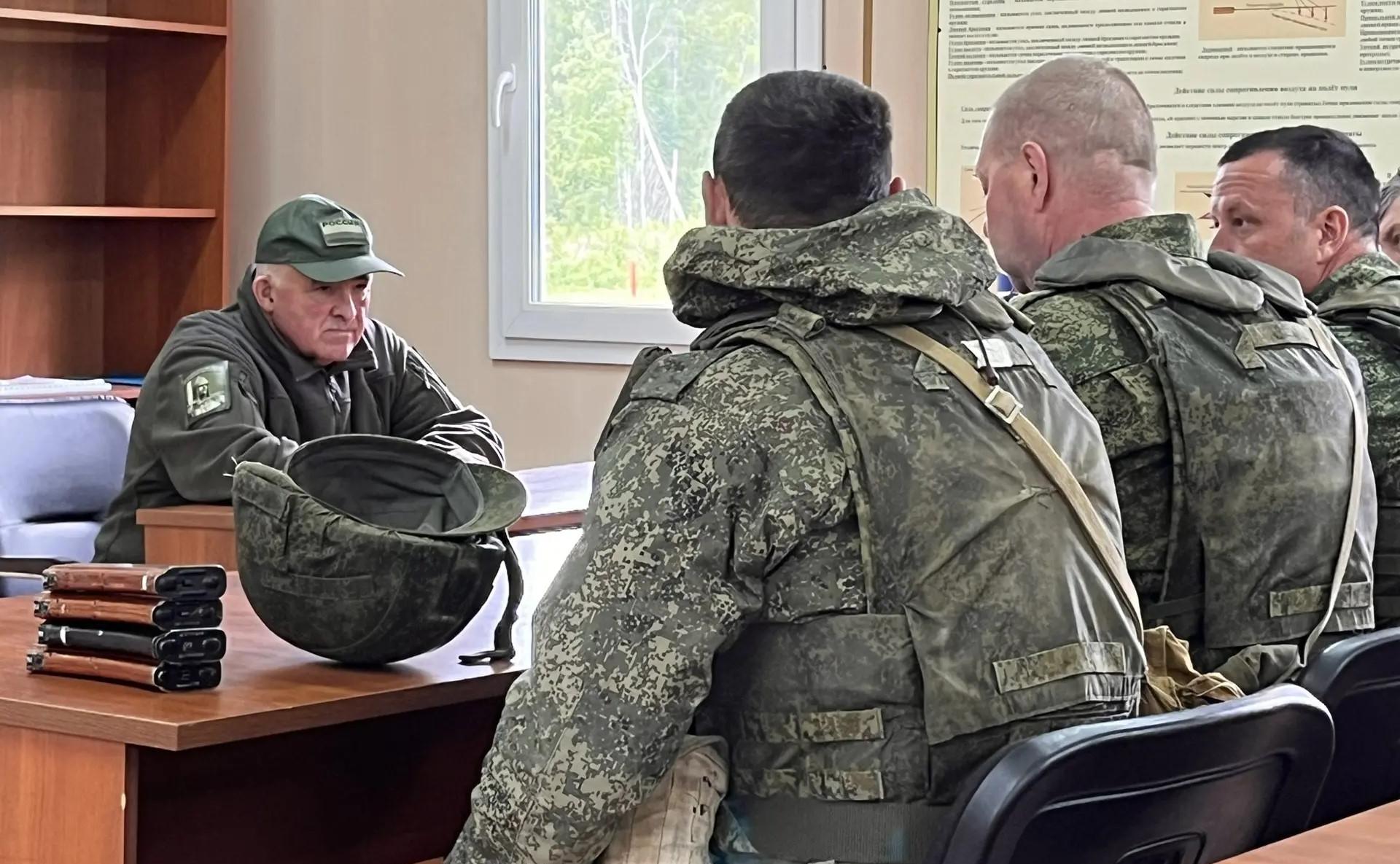 Сергей Ситников встретился с военнослужащими формирующегося в Костромской области отряда БАРС