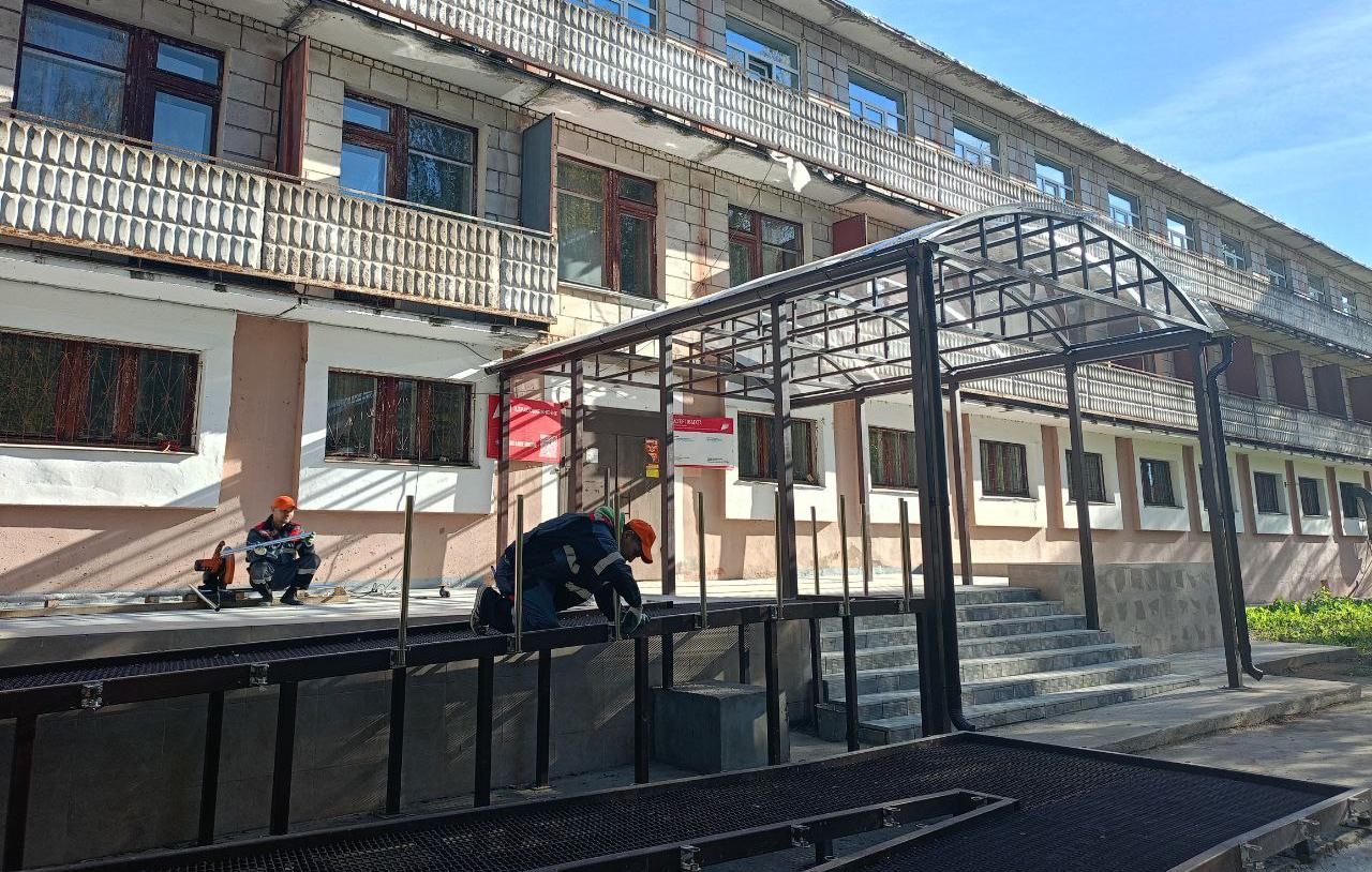 В декабре завершится ремонт поликлиники на ул. Запрудня в Костроме 
