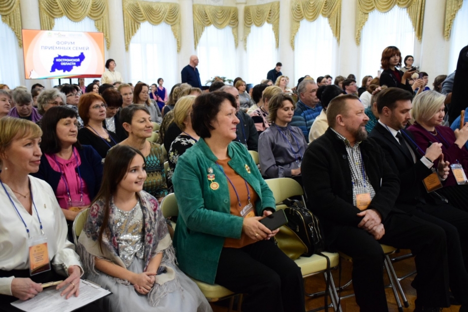 Костромская область вновь увеличила пособия для опекунов