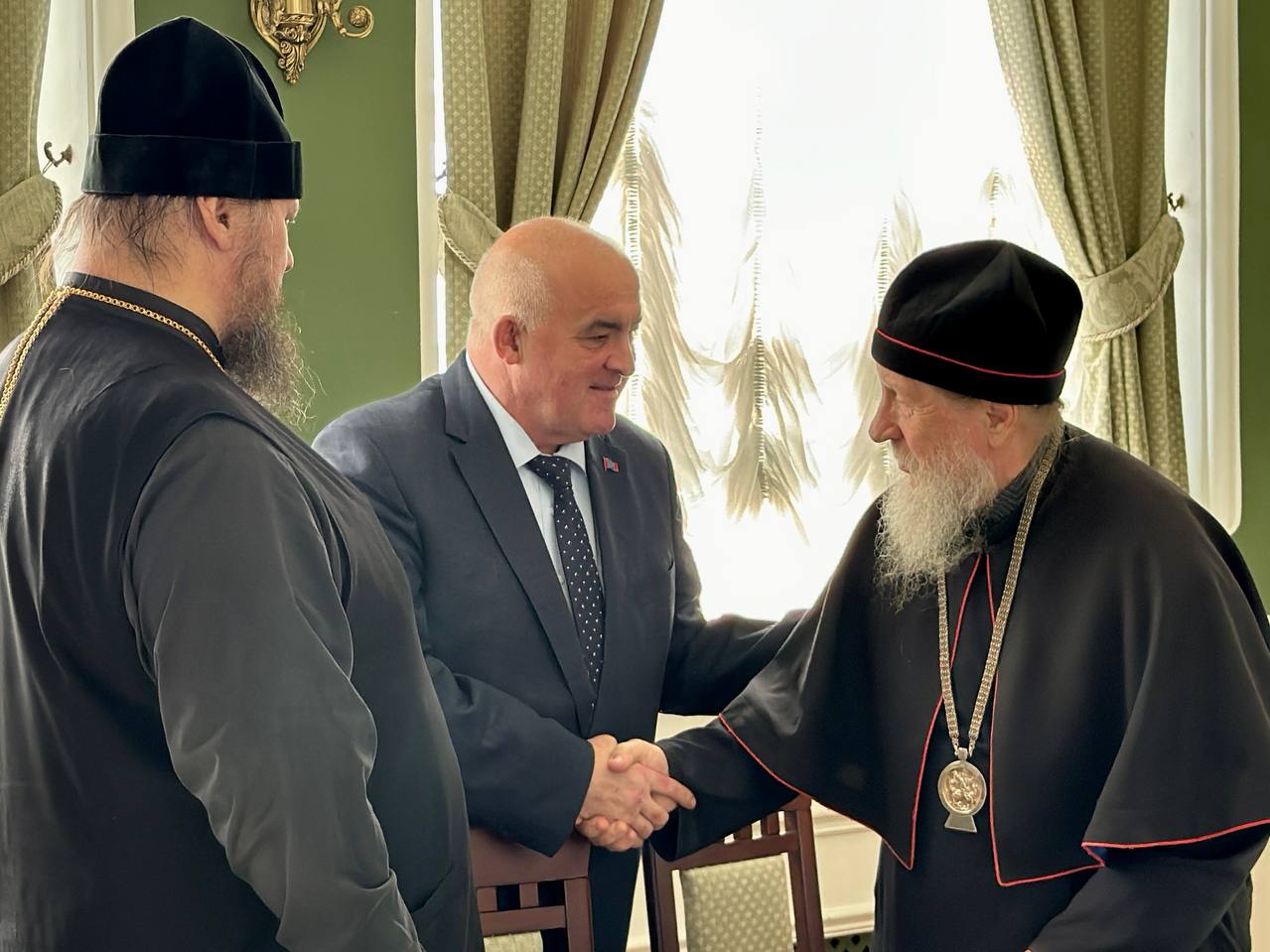 Представители религиозных и национальных сообществ поблагодарили губернатора за взаимодействие и поддержку
